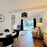 Beautiful With Private Garden In - 100m From Metro Station *