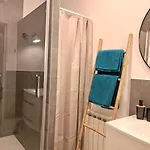 Beautiful With Private Garden In - 100m From Metro Station Appartamento *