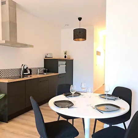 Beautiful With Private Garden In - 100m From Metro Station * Lille