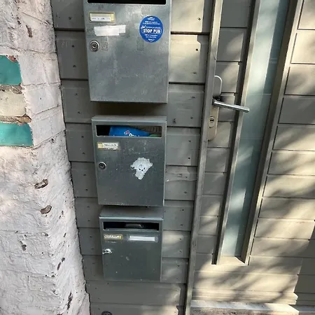 Beautiful With Private Garden In - 100m From Metro Station