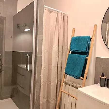 Beautiful With Private Garden In - 100m From Metro Station Apartment *