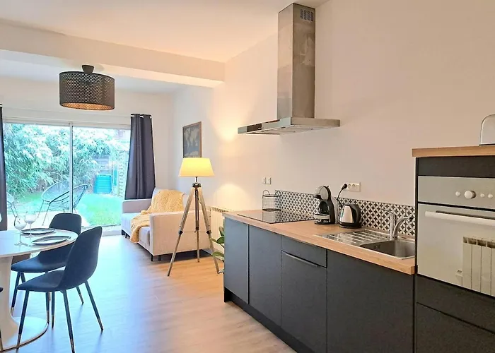 Appartement Beautiful With Private Garden In - 100m From Metro Station *