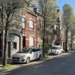 Beautiful With Private Garden In - 100m From Metro Station Apartament