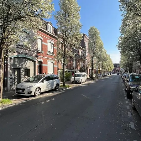 Daire Beautiful With Private Garden In - 100m From Metro Station *