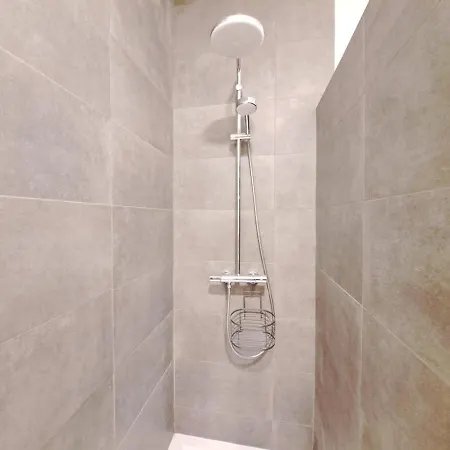 Beautiful With Private Garden In - 100m From Metro Station Daire