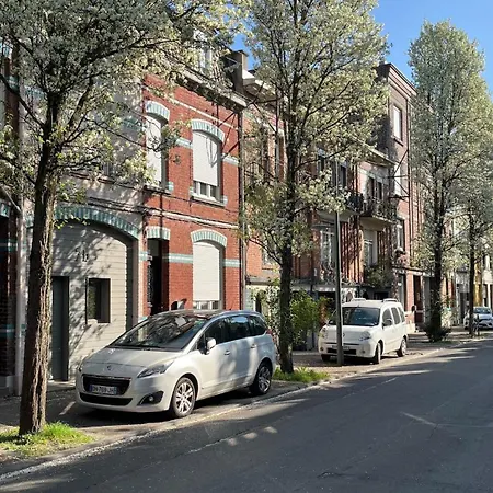 Beautiful With Private Garden In - 100m From Metro Station Daire