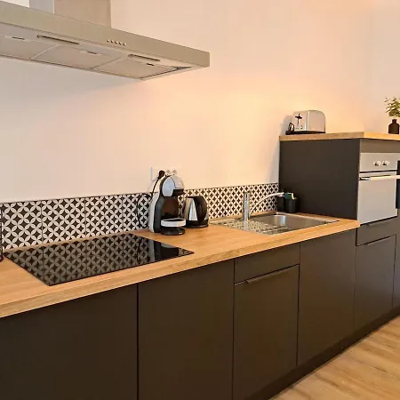 Beautiful With Private Garden In - 100m From Metro Station Daire *
