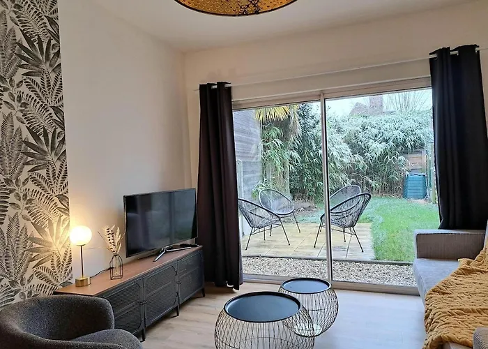 Beautiful With Private Garden In - 100m From Metro Station *