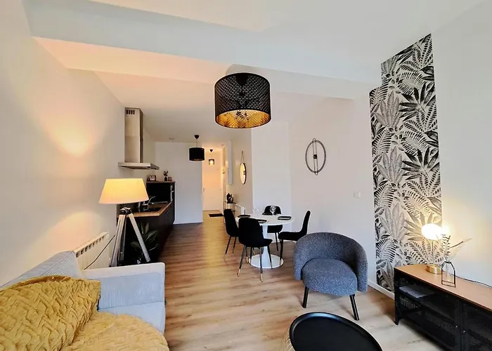 Beautiful With Private Garden In - 100m From Metro Station