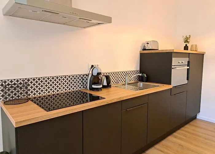 Beautiful With Private Garden In - 100m From Metro Station Lejlighed *